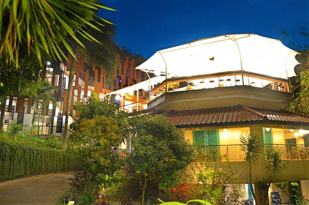 Amanuba Hotel& Resort Rancamaya Bogor Exterior foto